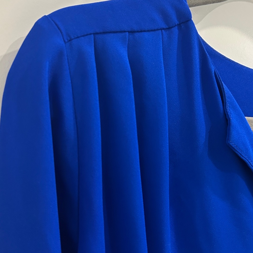 Pleione royal blue roll 3/4 sleeve V-neck round hem blouse |Size small - Picture 3 of 6